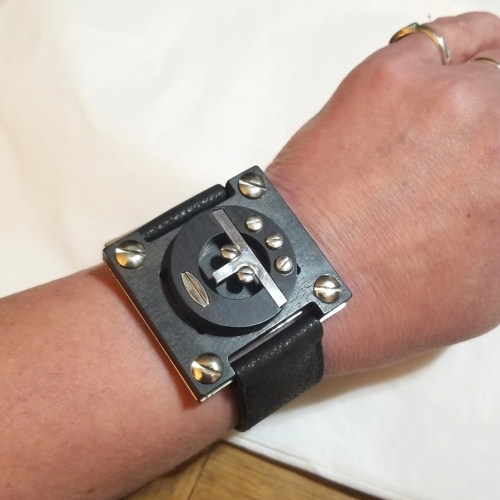 𝅺PRADA Ebony Leather and Wood Belt motif Bracelet - Picture 4 of 7
